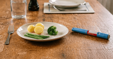 Small meal with semaglutide pen